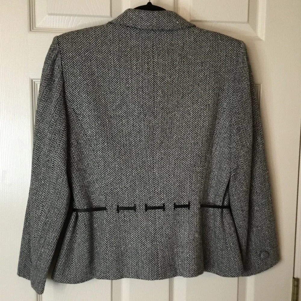 Kay Unger Black & White Herringbone Tweed Wool Blend Blazer - 8
